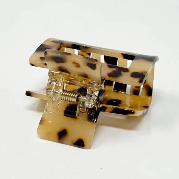 Acrylic Claw Clip Pearl or Tortoise Cheetah Hair Clip - Picture 7 of 12